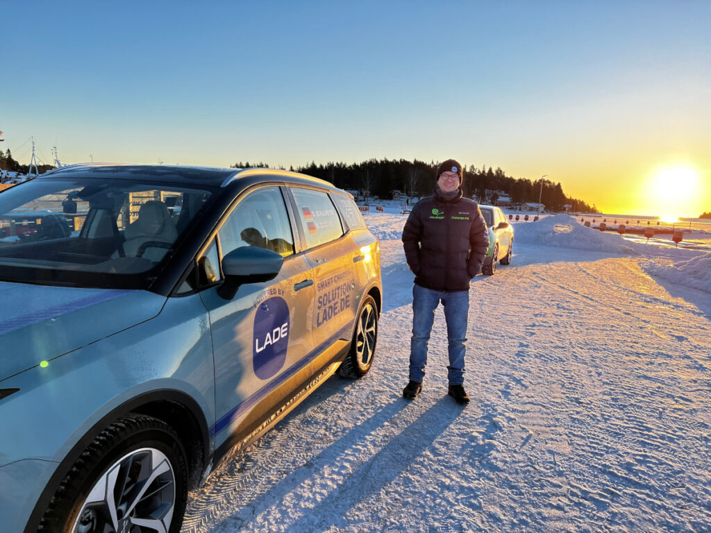 LADE-Gründer Dennis Schulmeyer mit dem Aiways U5