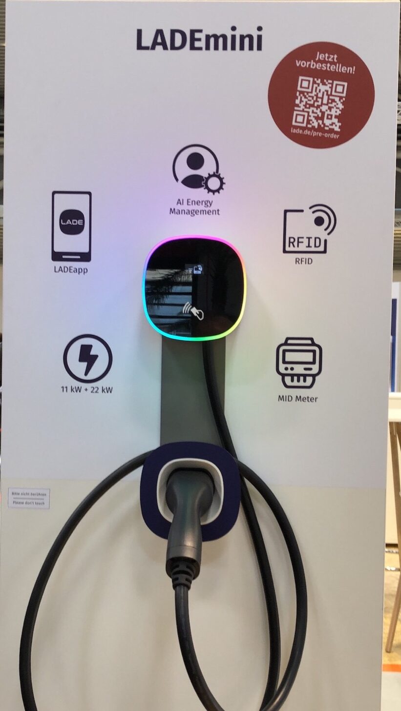 Wallbox mit Kabel und Stecker